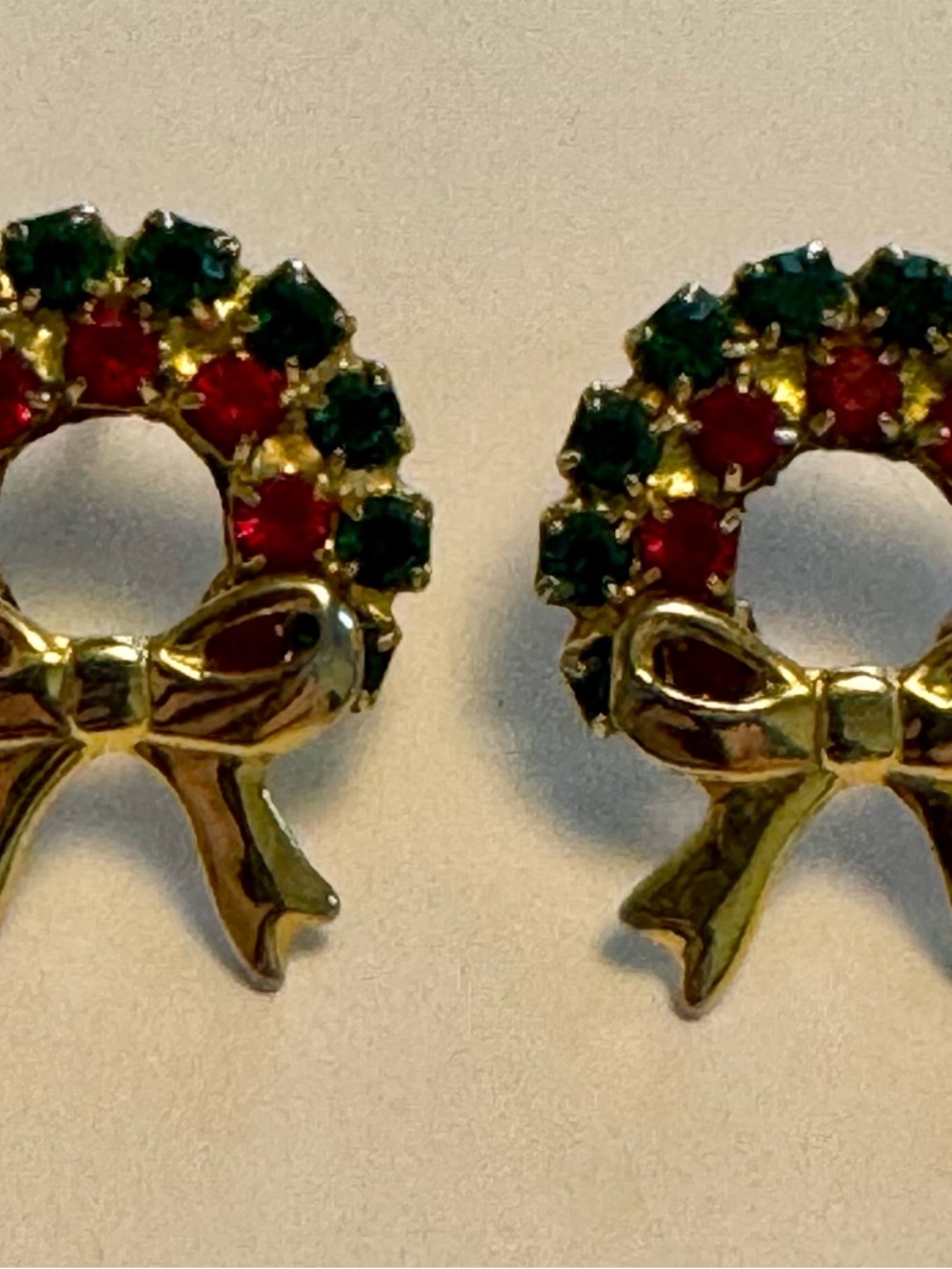Vintage Christmas Wreath Rhinestone Stud Earrings | Red Green Crystal Holiday